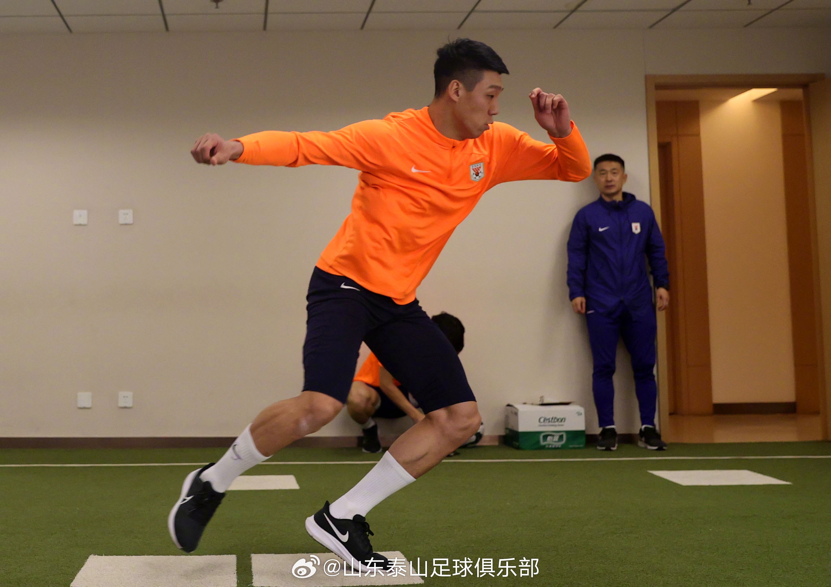 关于一支球队在亚洲俱乐部足球锦标赛中创下新纪录的信息