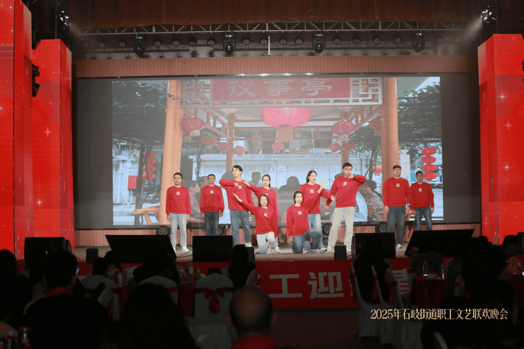 包含夺魁之路：选手以气魄赢得掌声的词条