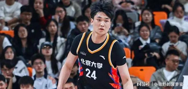 管子煜24分昂萨尔21分李苑鑫17+9北京大学轻取上海交大(山东2019年考上上海交大人工智能的学生)