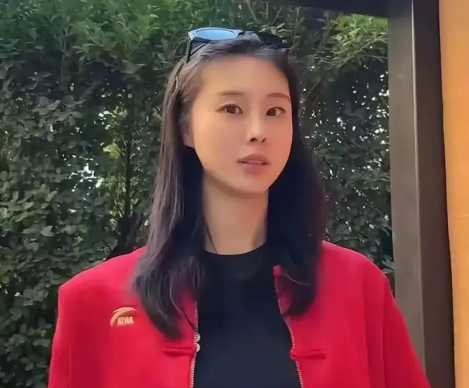 爱游戏体育官方入口-后卫发威！杨氏姐妹合砍20+12王思雨屡秀妙传抢眼(女蓝对日决战王思雨决赛)