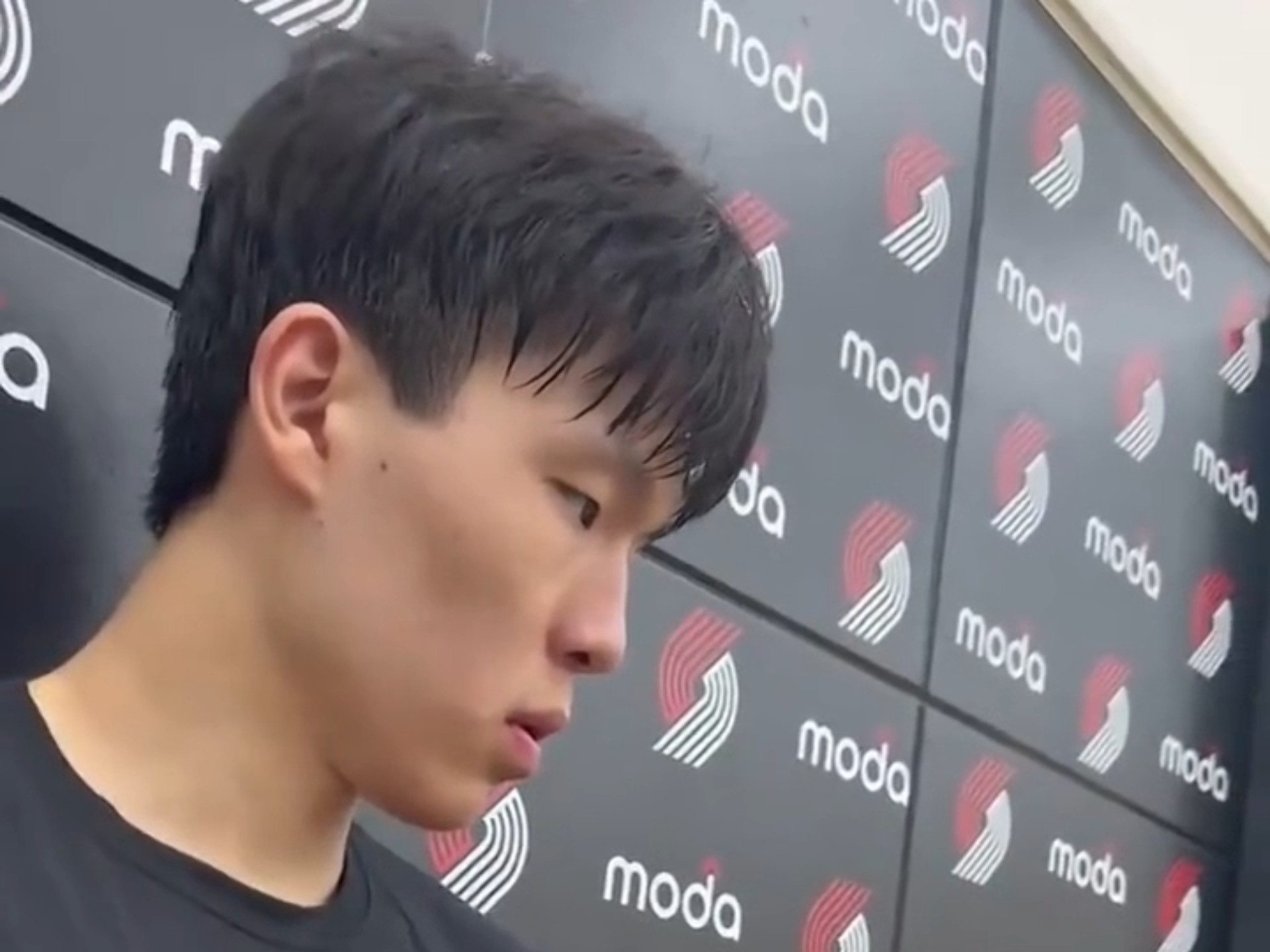 杨瀚森谈NBA的身体对抗：很强硬但比较文明不会有过度的动作(杨翰儒的最新消息)
