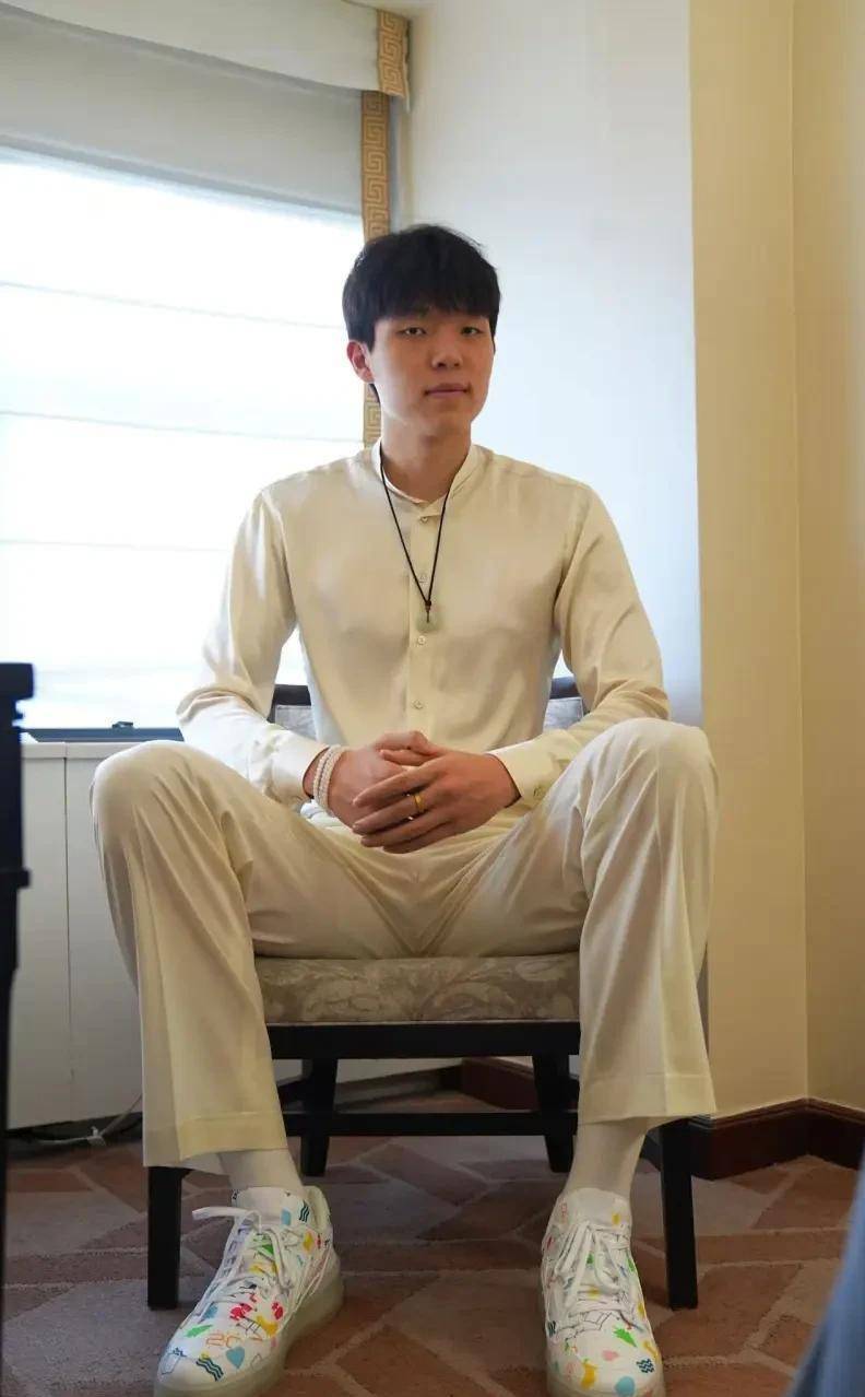 包含媒体人杨瀚森将在选秀大会当天来到纽约，而林葳则不会来的词条