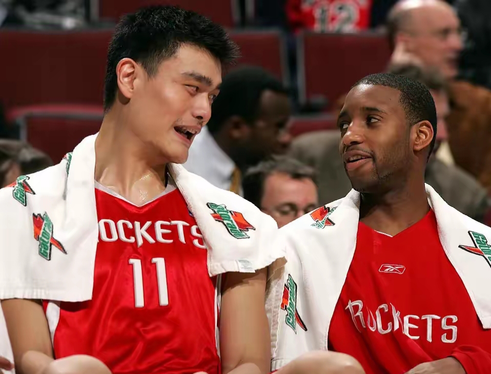 姚明NBA生涯35个精彩时刻，隔扣邓肯&背打奥尼尔领衔(姚明在nba成就)