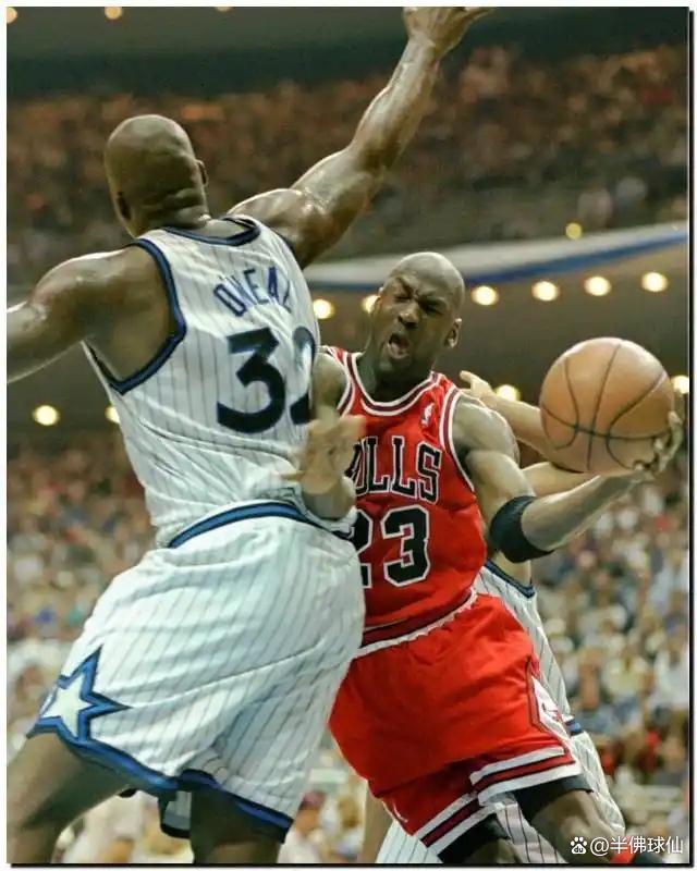 姚明NBA生涯35个精彩时刻，隔扣邓肯&背打奥尼尔领衔(姚明在nba成就)